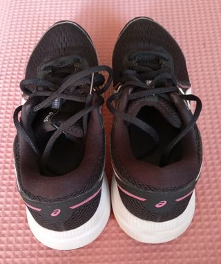Zapatillas ASICS Negras y Rosas