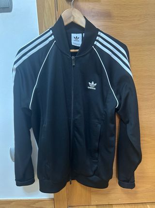 Chaqueta Adidas Negra con Rayas Blancas