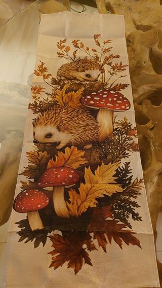 Runner da Tavola Ricamato con Riccio e Funghi