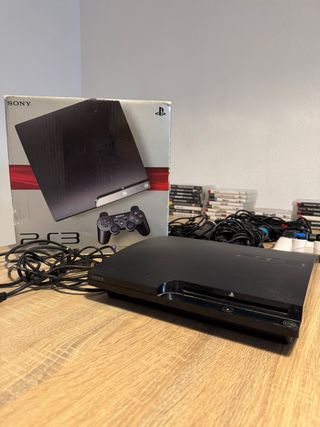 Lote 2x PS3 + 28 juegos + Buzz + extras