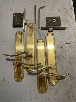 Manillas de puerta de latón