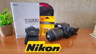 Cámara Nikon D3200 + Accesorios