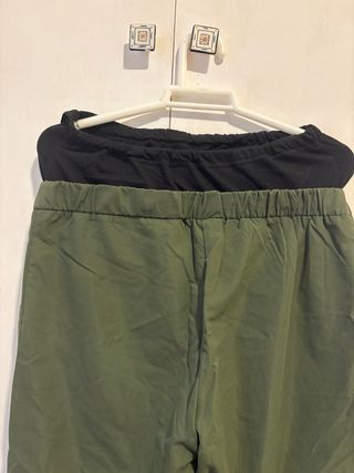 Pantalón premamá verde con fajón negro