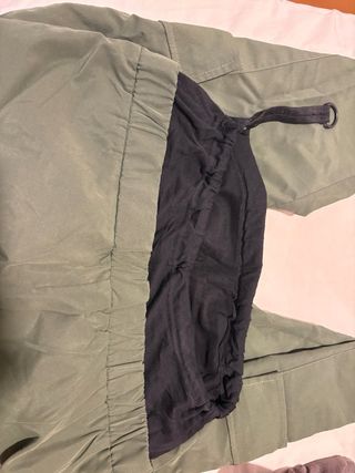 Pantalón premamá verde con fajón negro