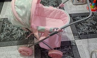 Cochecito de muñecas rosa y verde