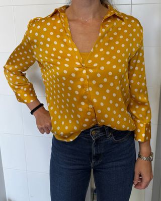 Blusa mostaza lunares