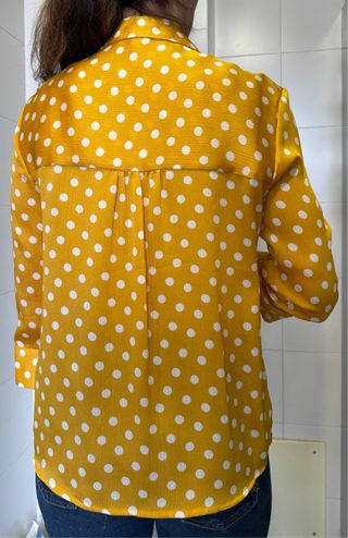 Blusa mostaza lunares