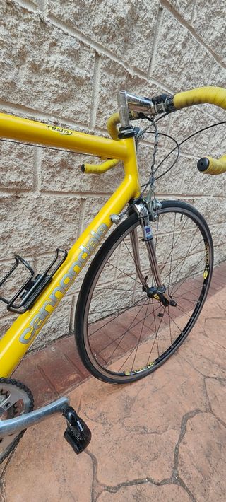 Bicicleta Carretera Cannondale Amarilla