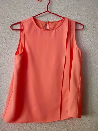 Blusa sin mangas color salmón elegante
