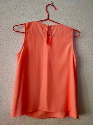 Blusa sin mangas color salmón elegante