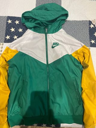 Chaqueta Nike con capucha verde y amarilla