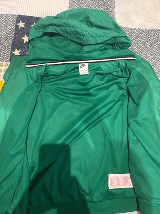 Chaqueta Nike con capucha verde y amarilla