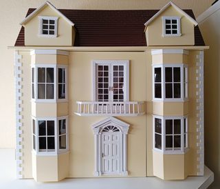 Casita de muñecas de madera