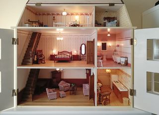 Casita de muñecas de madera