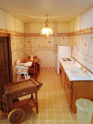 Casita de muñecas de madera