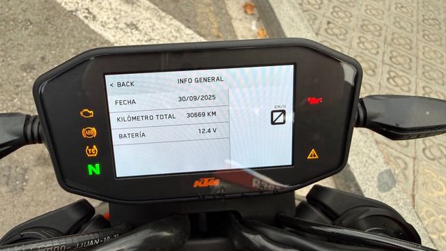 KTM Duke 890 2022 con ampliación garantía 2 años