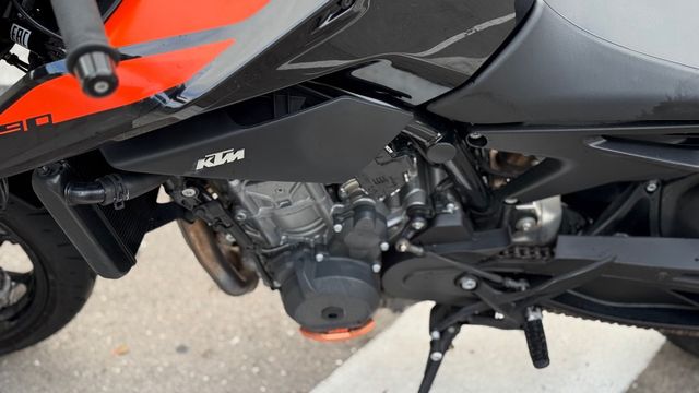 KTM Duke 890 2022 con ampliación garantía 2 años