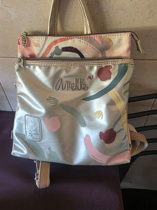 Mochila Anekke con 2 carcasas iPhone 15 Pro Max