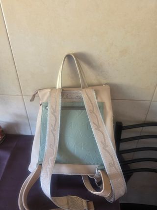Mochila Anekke con 2 carcasas iPhone 15 Pro Max
