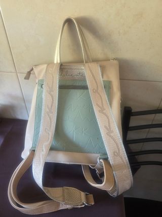 Mochila Anekke con 2 carcasas iPhone 15 Pro Max