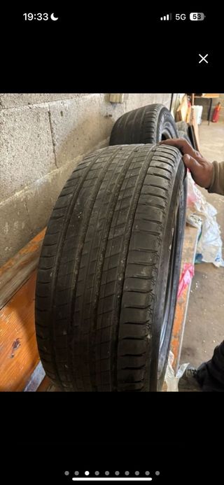 Neumáticos Michelin y bricestone 