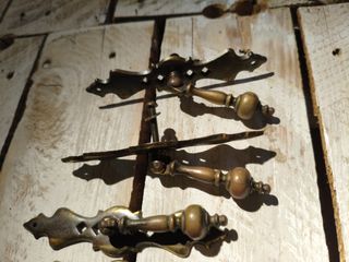 Antiguos tiradores de bronce (4 unidades)