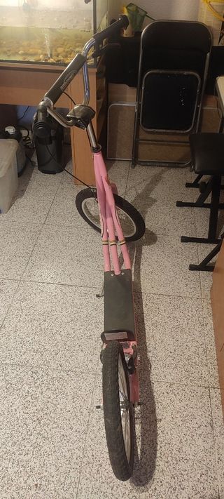 Patinete rosa infantil y juvenil.