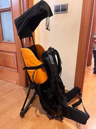 Mochila Portabebés Montaña marca Deuter