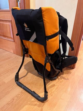 Mochila Portabebés Montaña marca Deuter