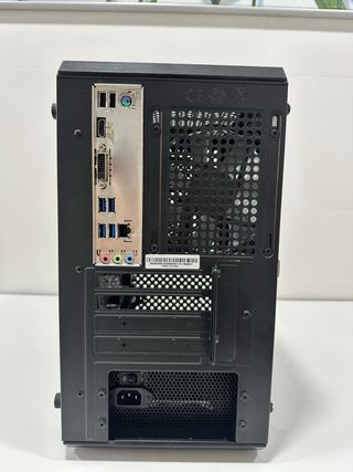 Torre Ordenador Gaming Cooler Master NUEVO SIN USO