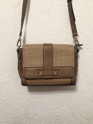 Bolso PACO MARTÍNEZ Beige y Marrón.
MADRID