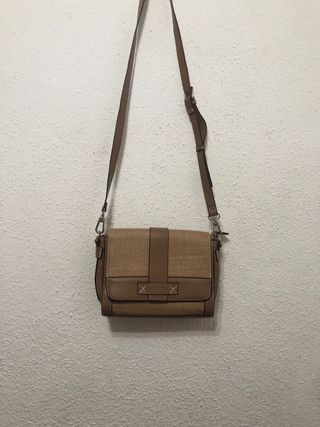 Bolso PACO MARTÍNEZ Beige y Marrón.
MADRID