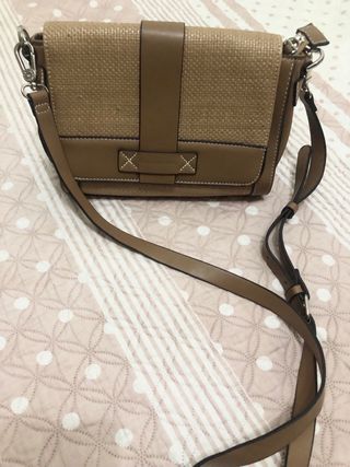 Bolso PACO MARTÍNEZ Beige y Marrón.
MADRID