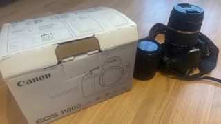 Cámara Canon EOS 1100D + 2 objetivos + extras