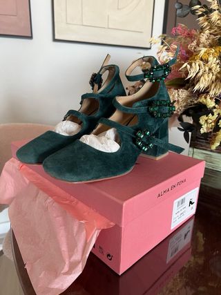 Zapatos ALMA EN PENA verdes con pedrería
