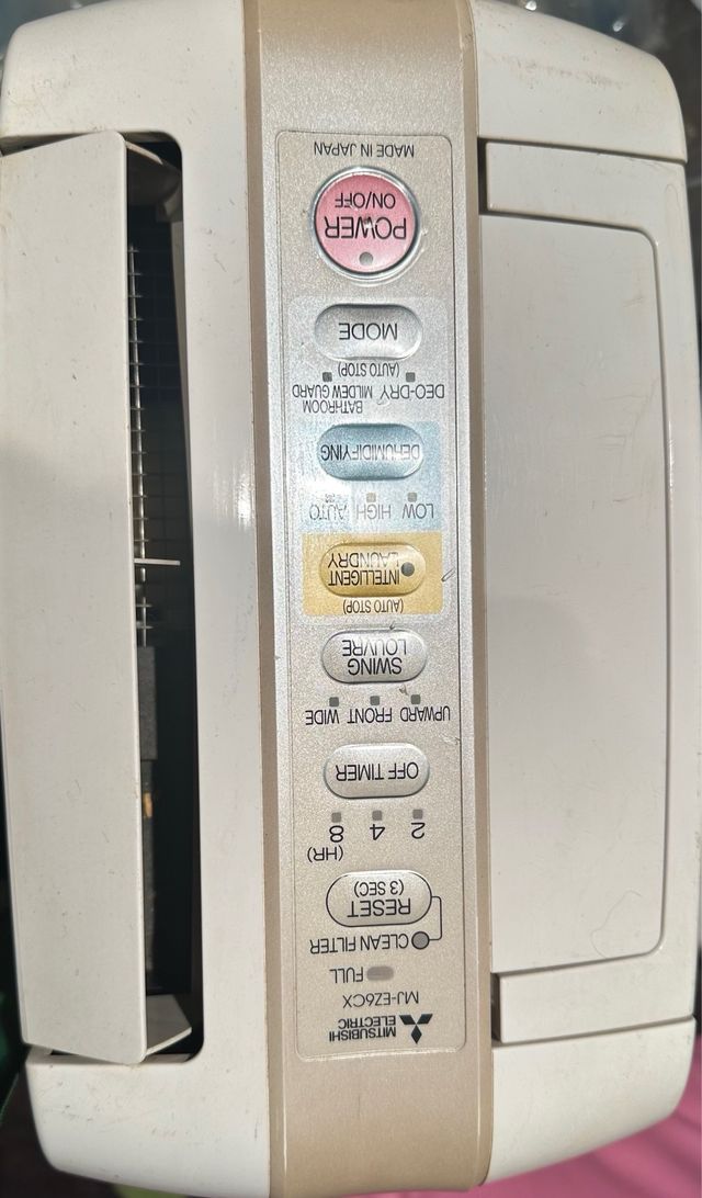 Deshumidificador blanco MITHSUBISI