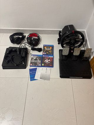 PS4 + Volante Thrustmaster y Juegos