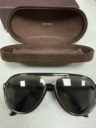 Gafas de sol Tom Ford negras y doradas