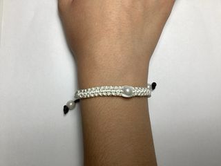 Pulsera artesanal con perla