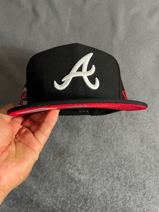 Gorra New Era 9Fifty SnapBack Negra y Roja