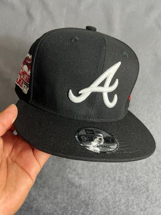 Gorra New Era 9Fifty SnapBack Negra y Roja