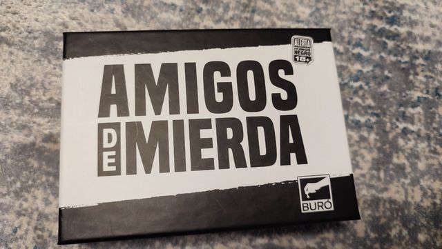 Juego de cartas Amigos de Mierda