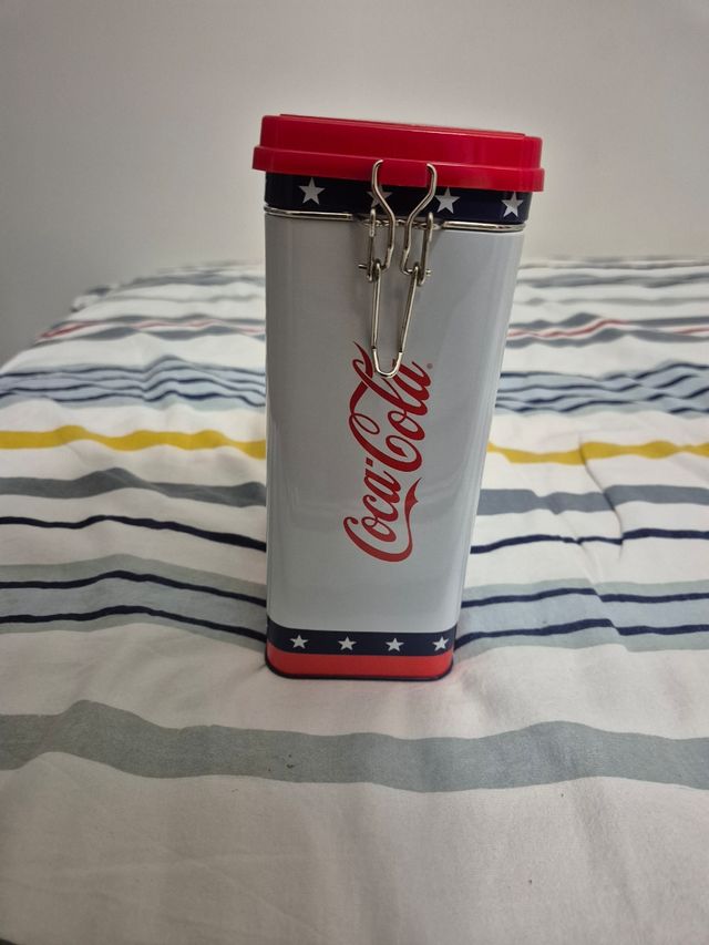 Lata Coca-Cola Corazón Estrellas Roja