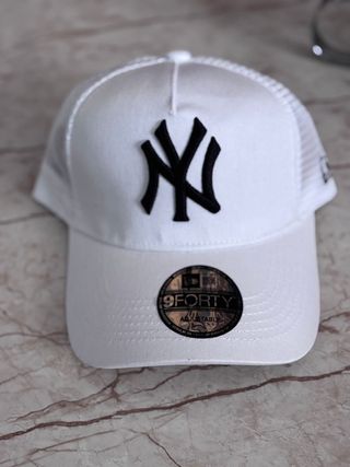 Gorra New Era NY Negra y Blanca