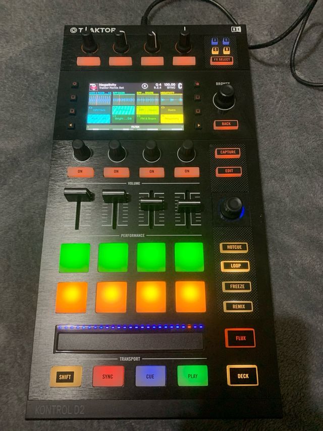 Traktor Kontrol D2 Controlador DJ NEGOCIABLE