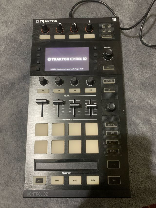 Traktor Kontrol D2 Controlador DJ NEGOCIABLE