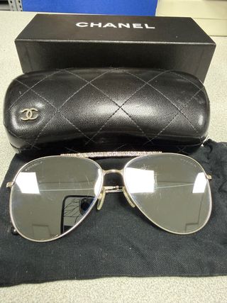 Gafas de sol Chanel Aviador Plata y Negro