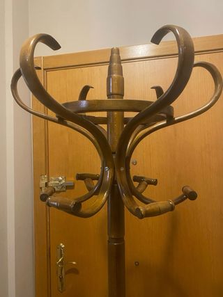 Perchero de madera clásico