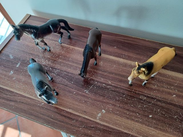 Set 4 Cavallini in Plastica