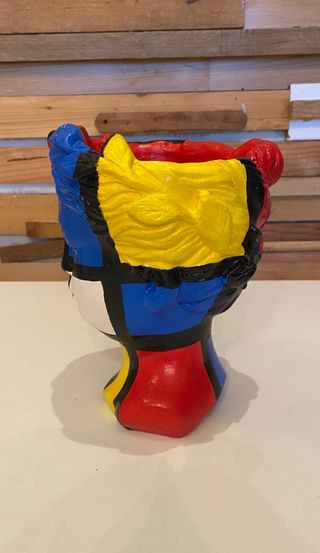 Escultura/Macetero Cabeza Mondrian
